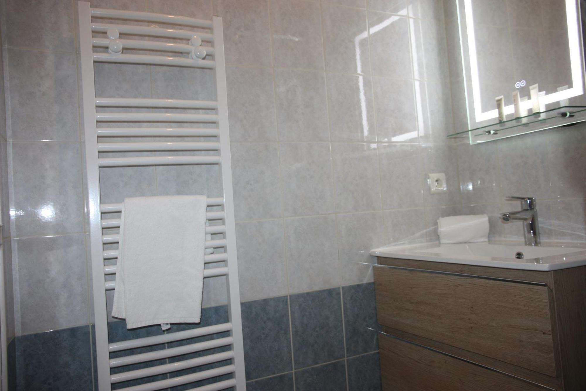 Resid'Spa Loire & Sevre - Appartement Резе Екстер'єр фото